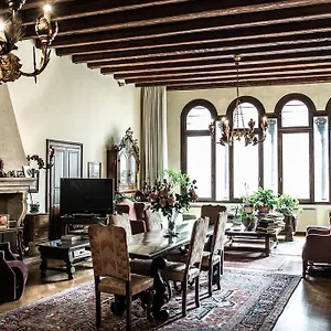 Apartment Palazzo Altinate - Note Di Piano, Padua